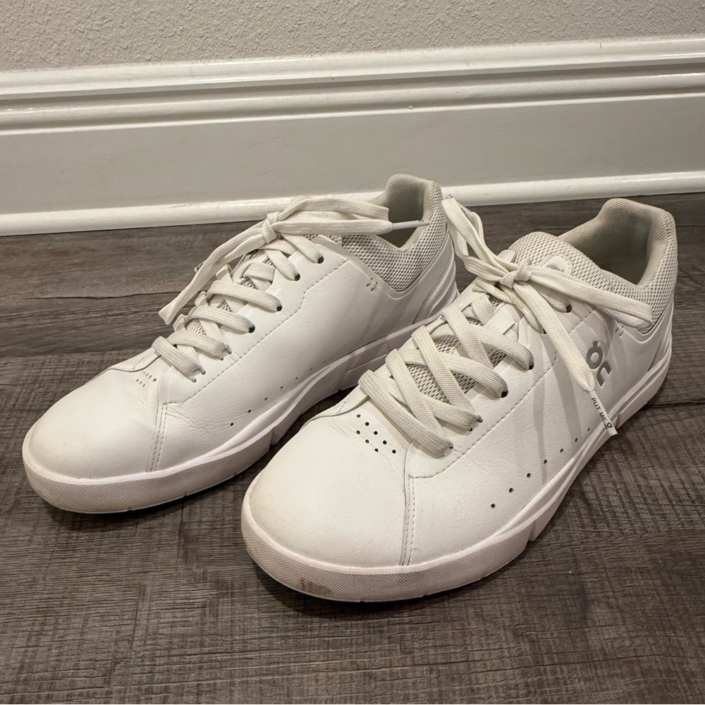 On The Roger White Sneakers | Men 8.5 • Women 10
